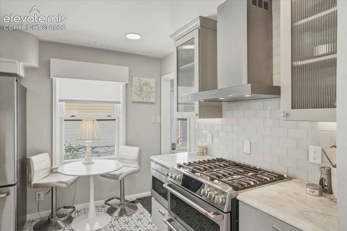 Listing photo 10 for 1510 N El Paso Street
