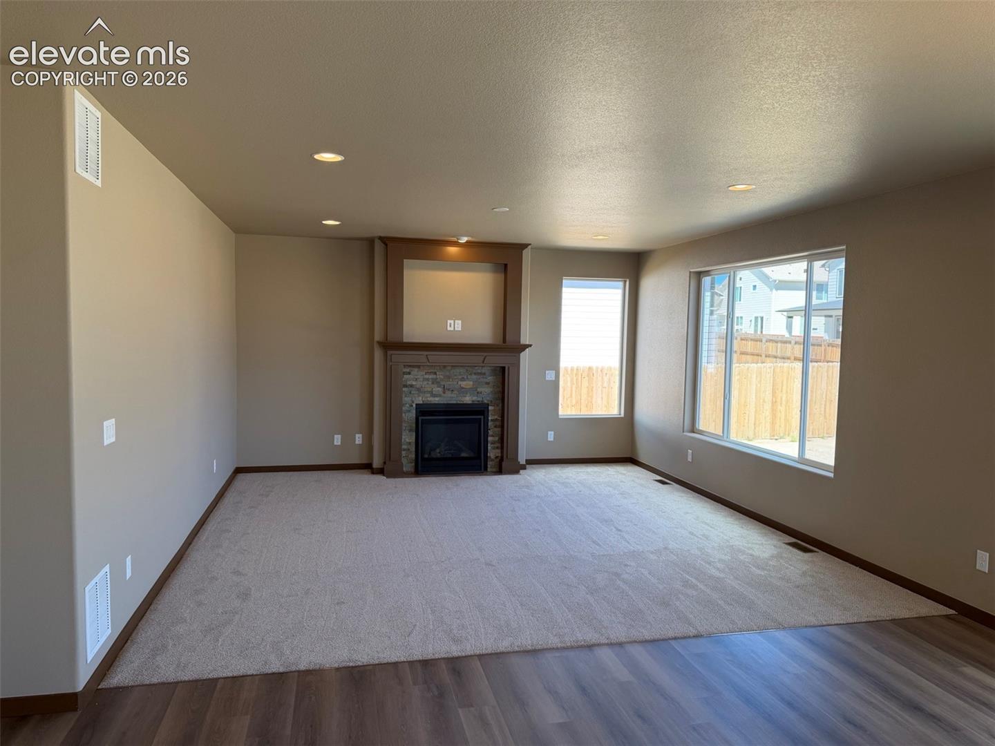 Listing photo 3 for 10895 Evening Creek Drive