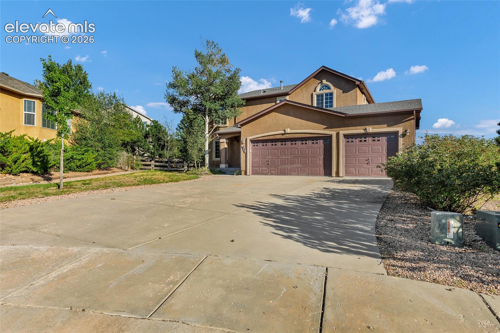 Listing photo 3 for 831 Merrimack River Way
