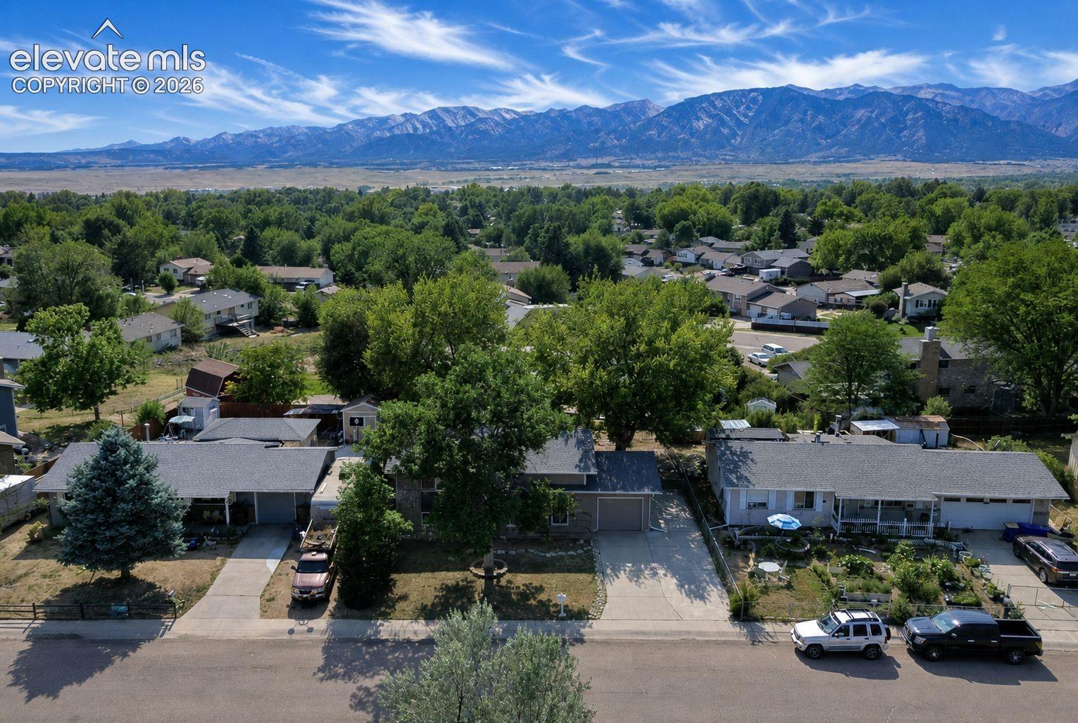 Listing photo 2 for 6910 Fielding Circle