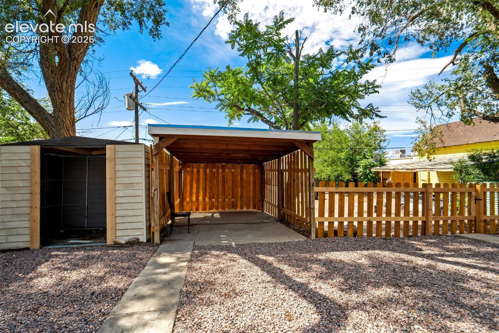 Listing photo 29 for 316 E 2nd Street