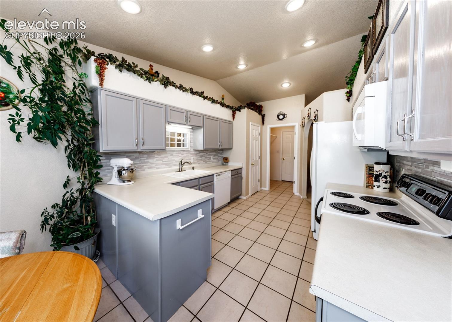 Listing photo 15 for 10 Nona Brooks Drive V