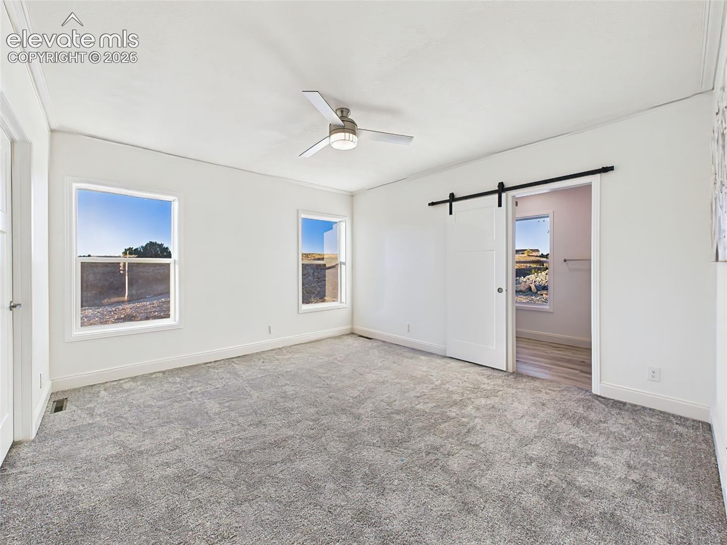 Listing photo 27 for 893 S Greenway Avenue