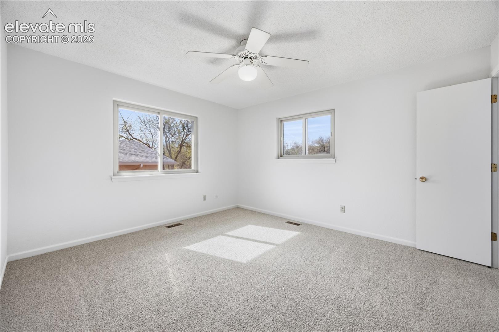 Listing photo 10 for 912 Amsterdam Drive