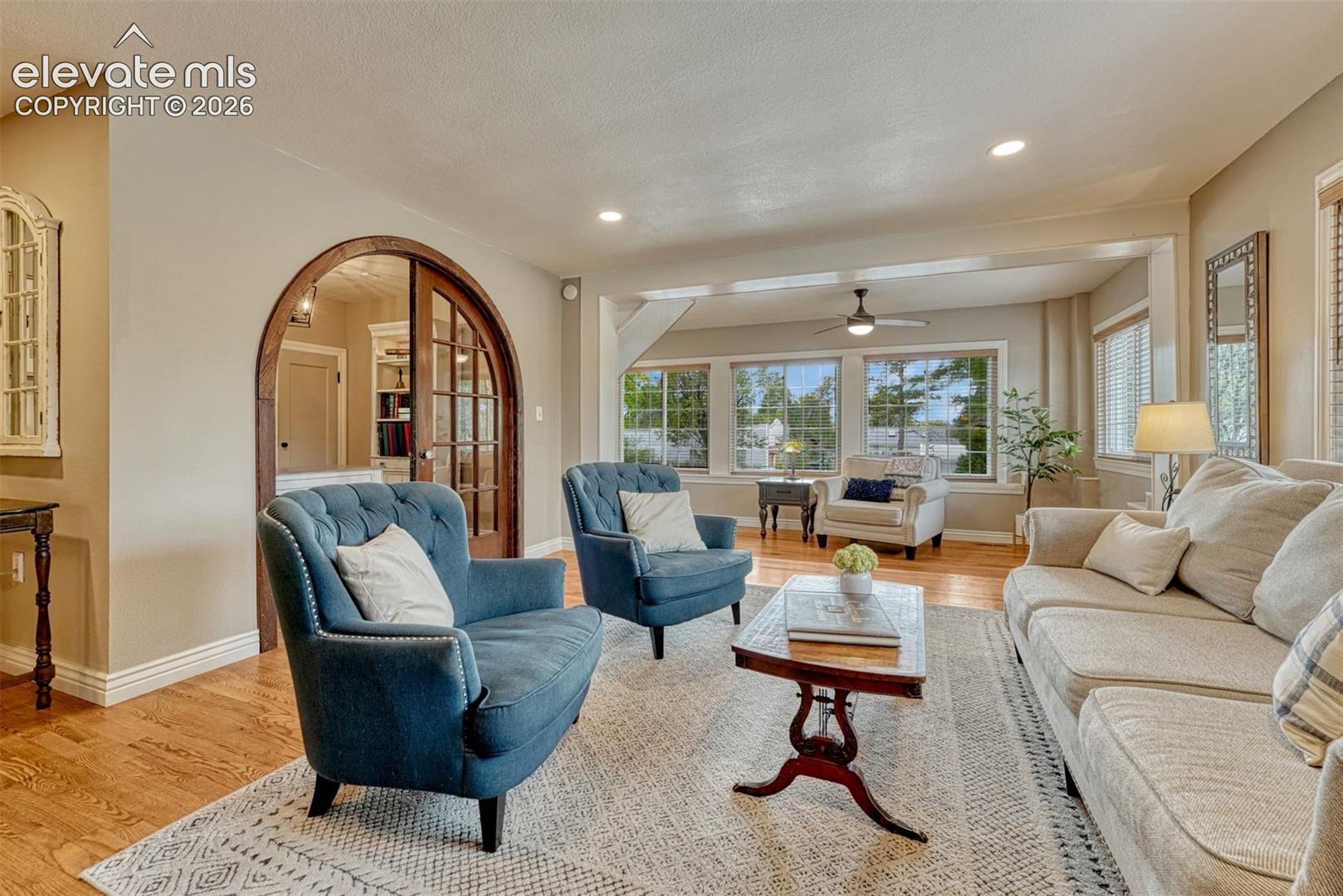 Listing photo 10 for 1900 E San Rafael Street