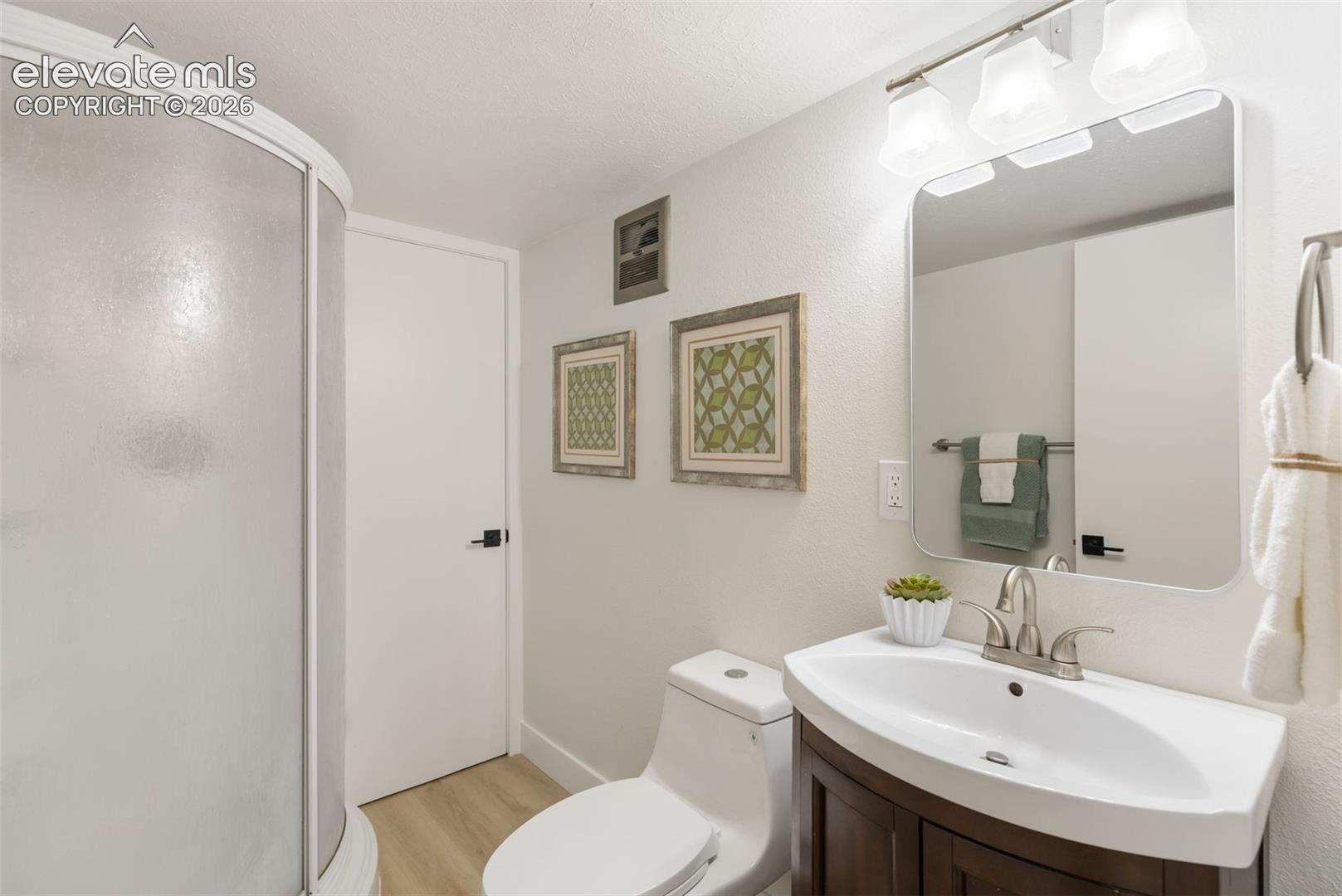 Listing photo 32 for 705 Pioneer Lane