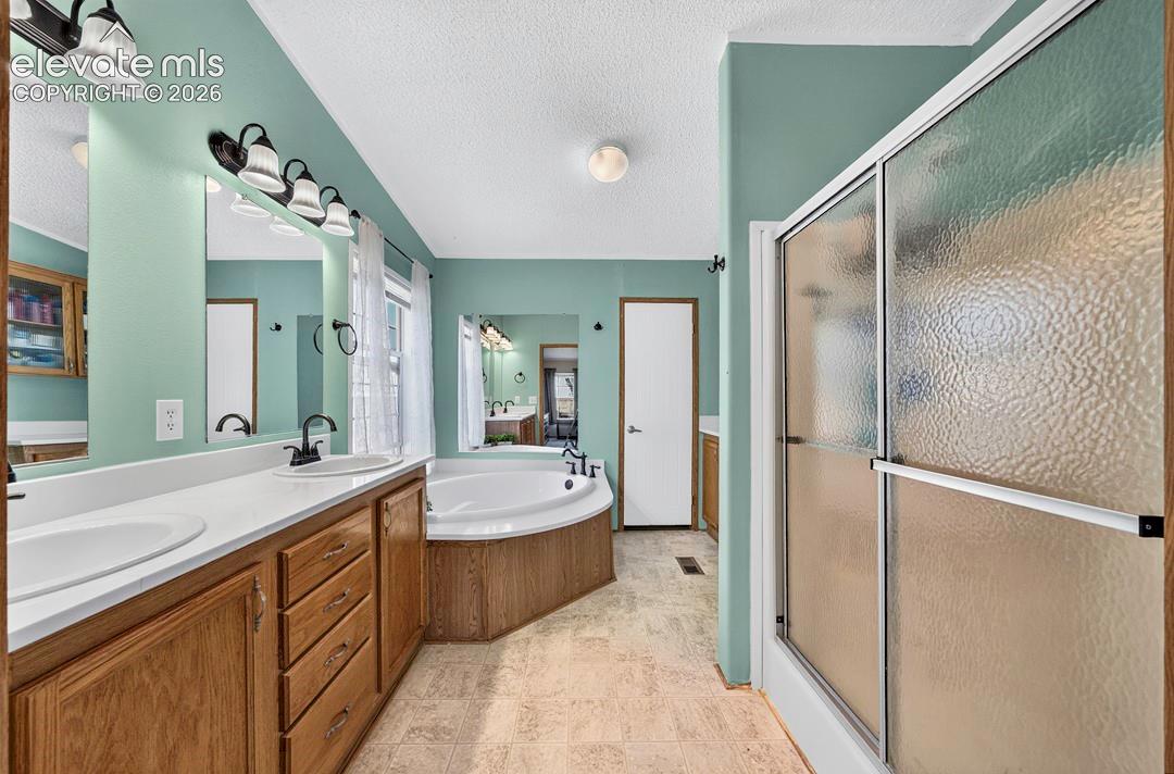 Listing photo 17 for 755 High Prairie Point