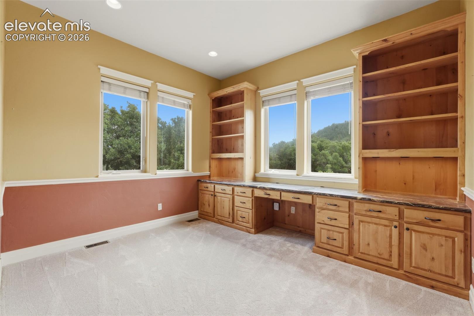Listing photo 30 for 395 Young Circle