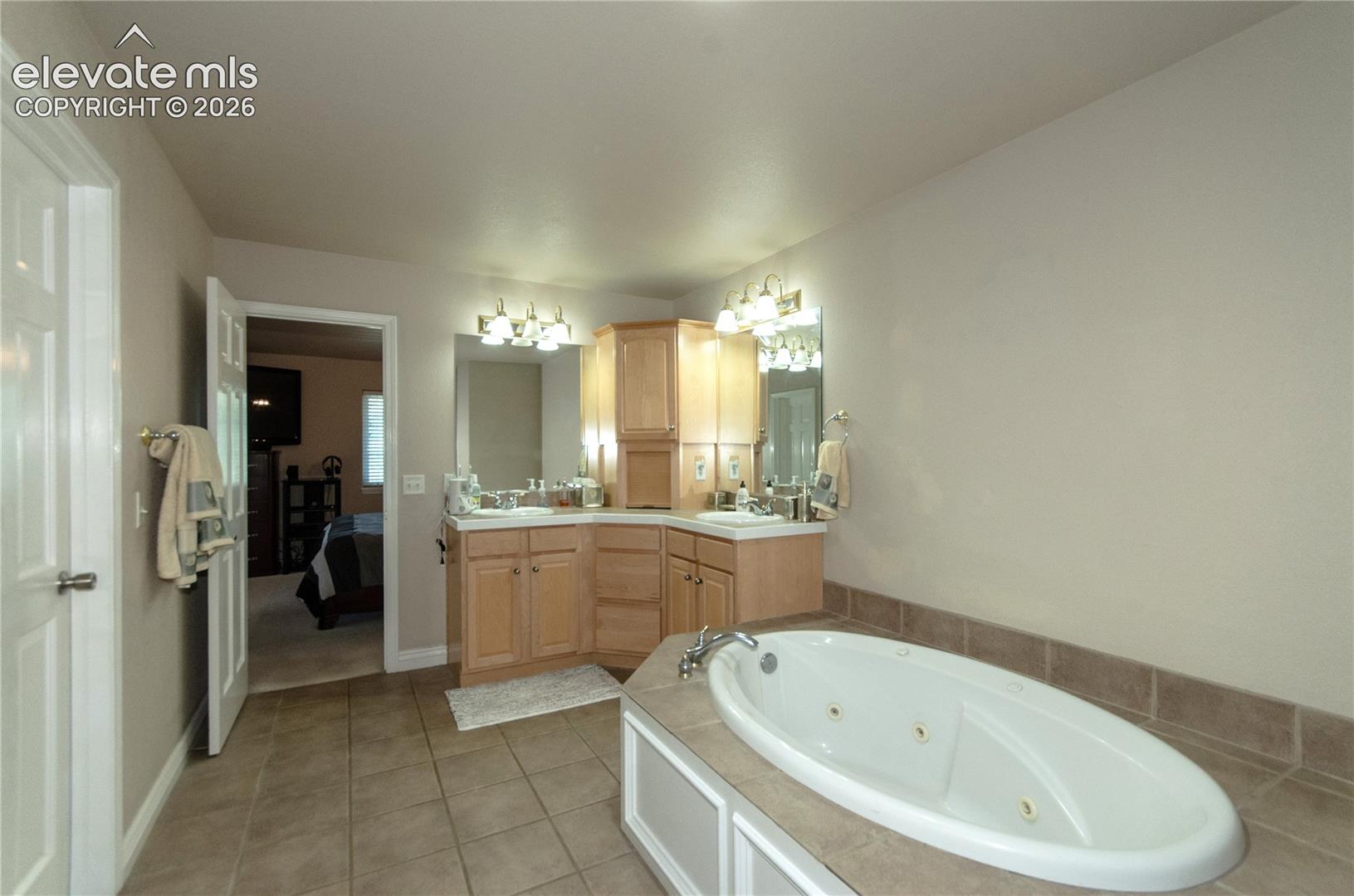 Listing photo 26 for 19558 Fox Trail Way