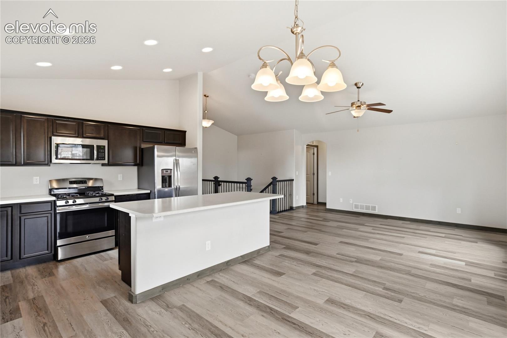 Listing photo 3 for 9437 Beryl Drive