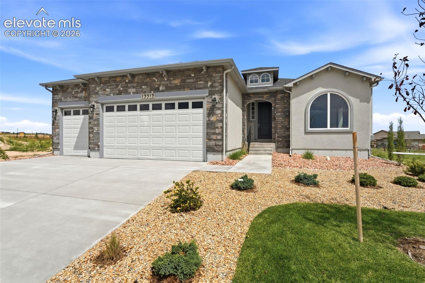 Listing photo 2 for 13513 Crooked Hill Drive