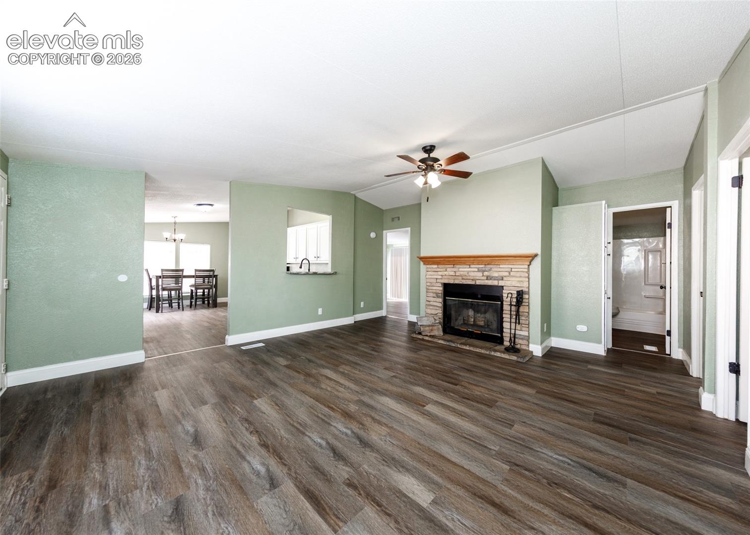 Listing photo 8 for 861 Desert Circle