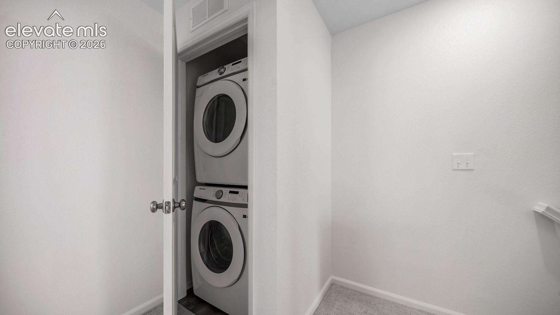 Listing photo 13 for 5664 Bowerman Lane