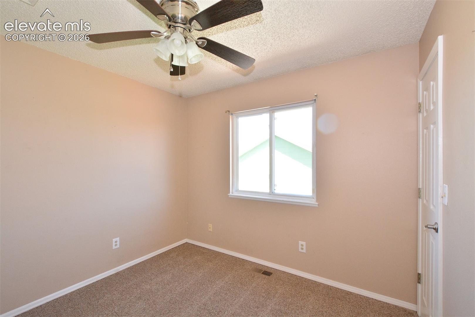 Listing photo 14 for 2040 Fairweather Way