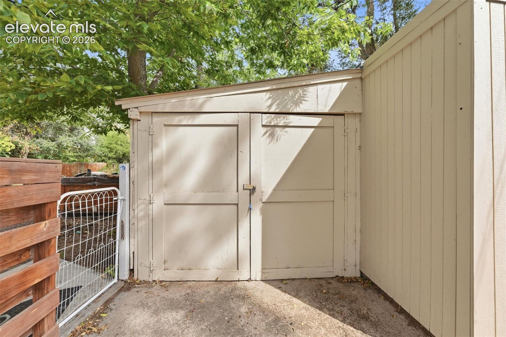 Listing photo 35 for 842 E Platte Avenue