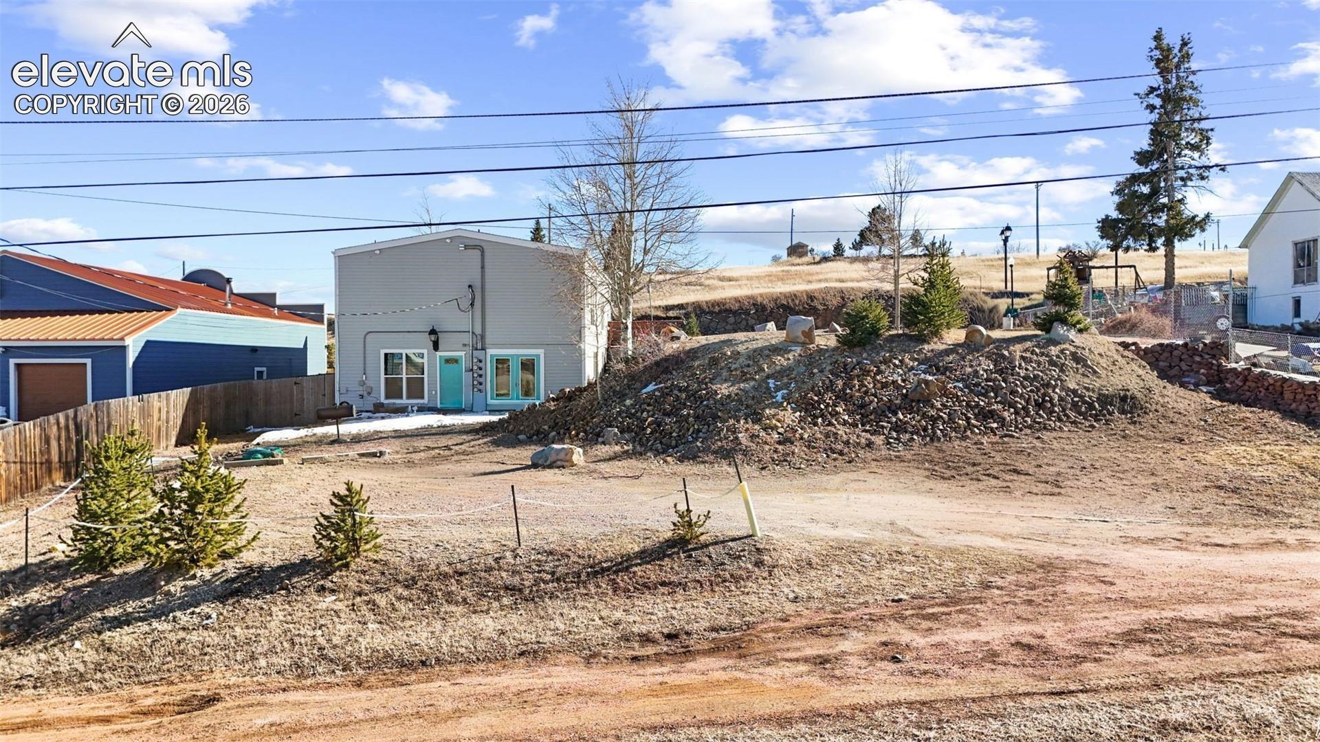 Listing photo 7 for 217 W Masonic Avenue