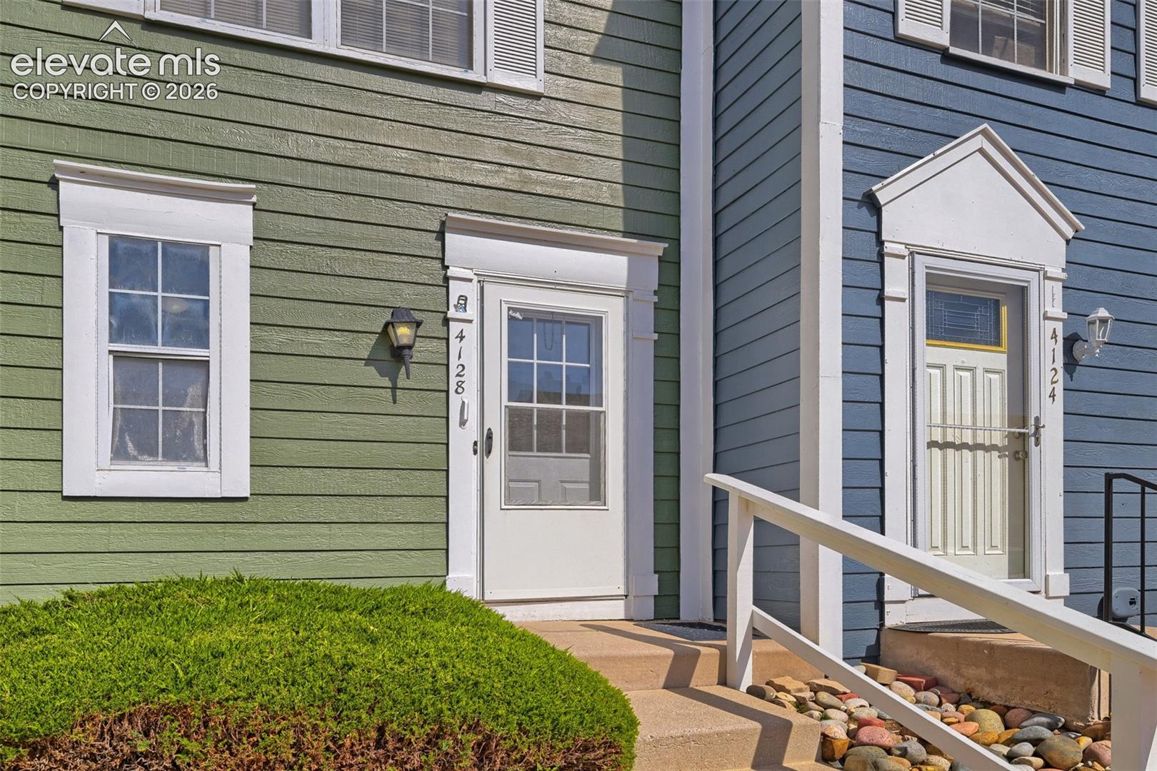 Listing photo 2 for 4128 Charleston Drive