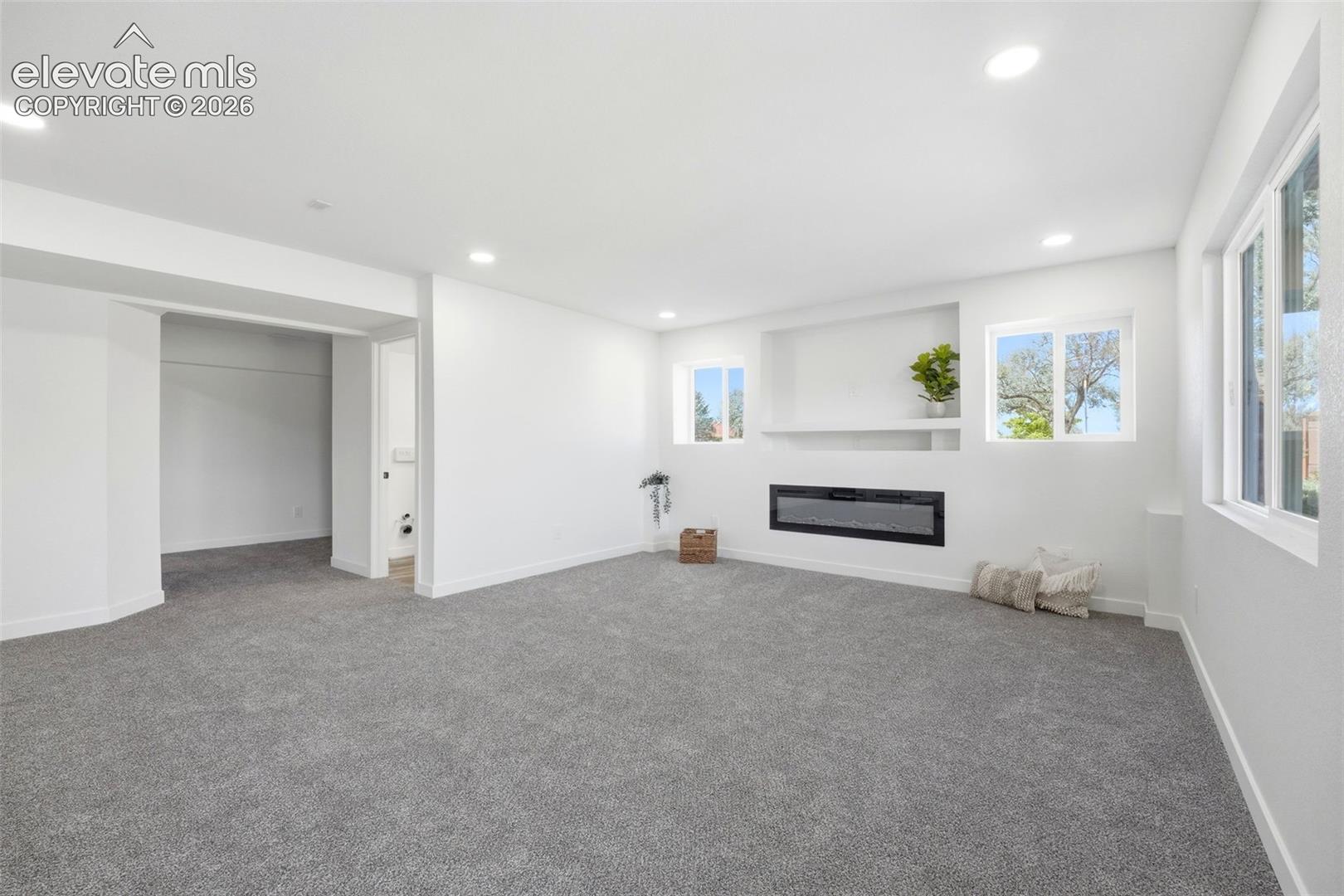 Listing photo 24 for 1361 S Tonalea Drive