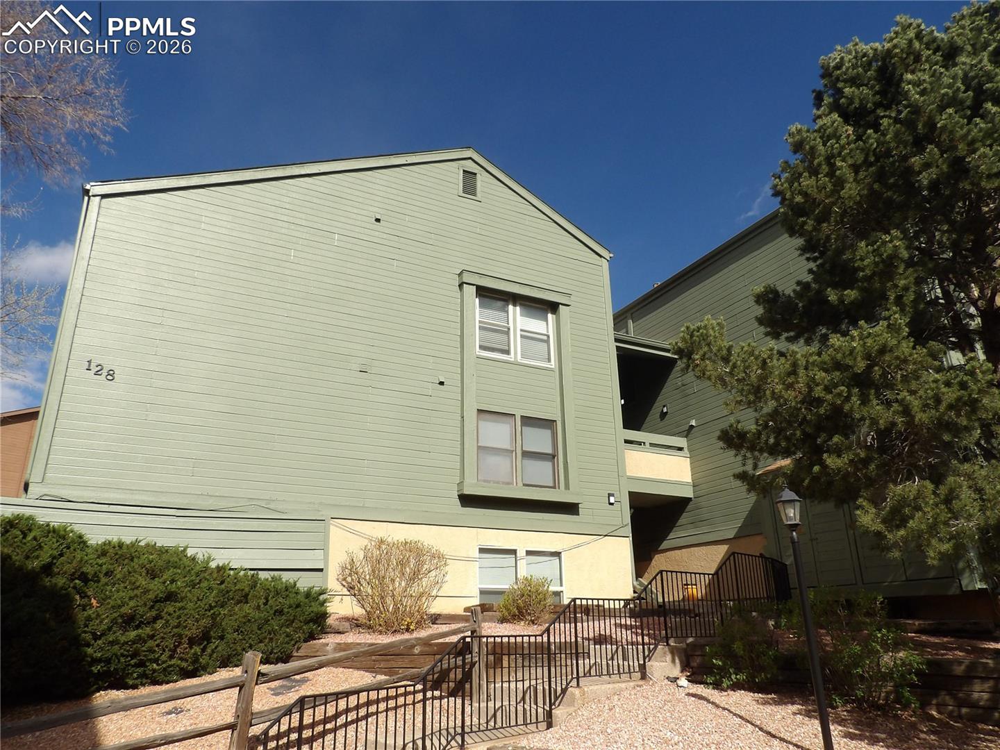 128 Rockrimmon Boulevard