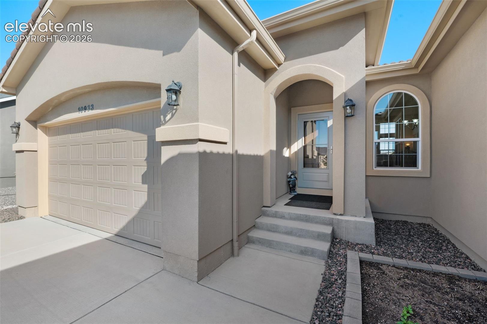 Listing photo 3 for 10933 Checo Way