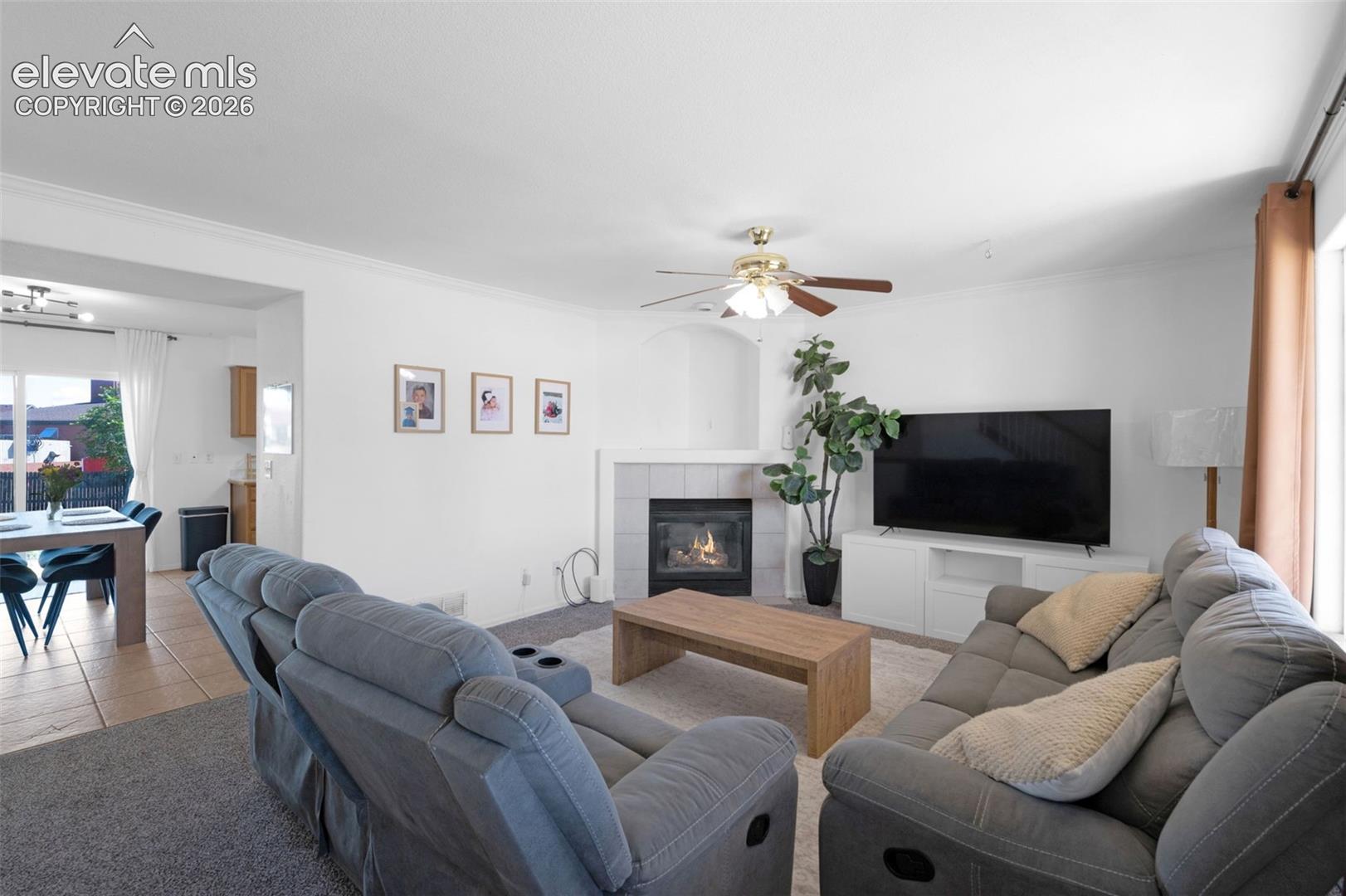Listing photo 5 for 8239 Monterey Way
