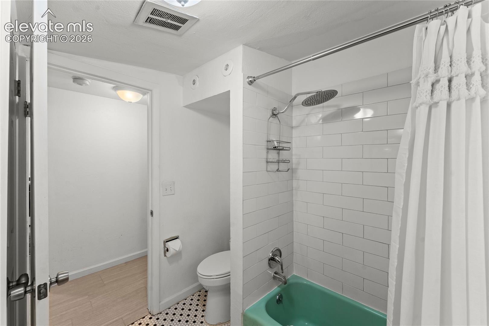 Listing photo 20 for 2706 W Pikes Peak Avenue