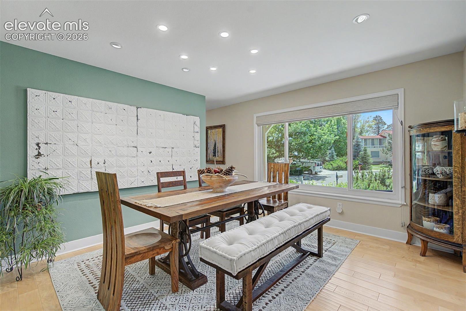 Listing photo 9 for 216 W Cheyenne Mountain Boulevard