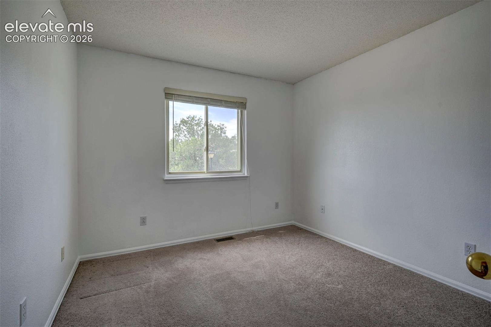 Listing photo 16 for 862 Descendant Drive