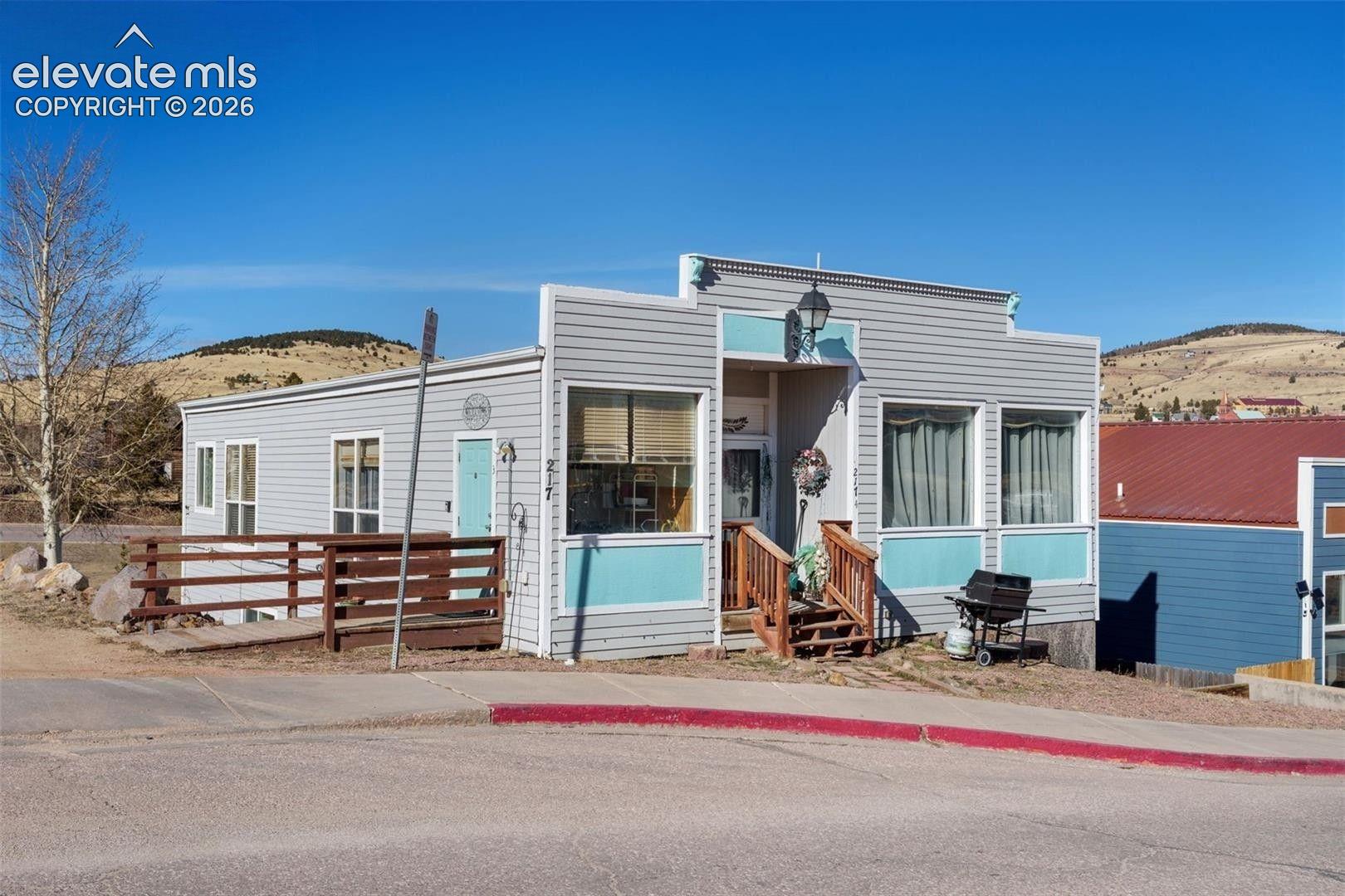 217 W Masonic Avenue — listing photo
