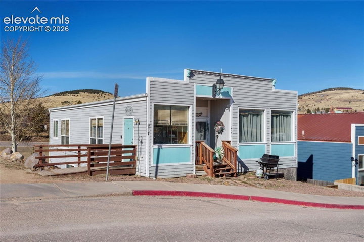 217 W Masonic Avenue — listing photo