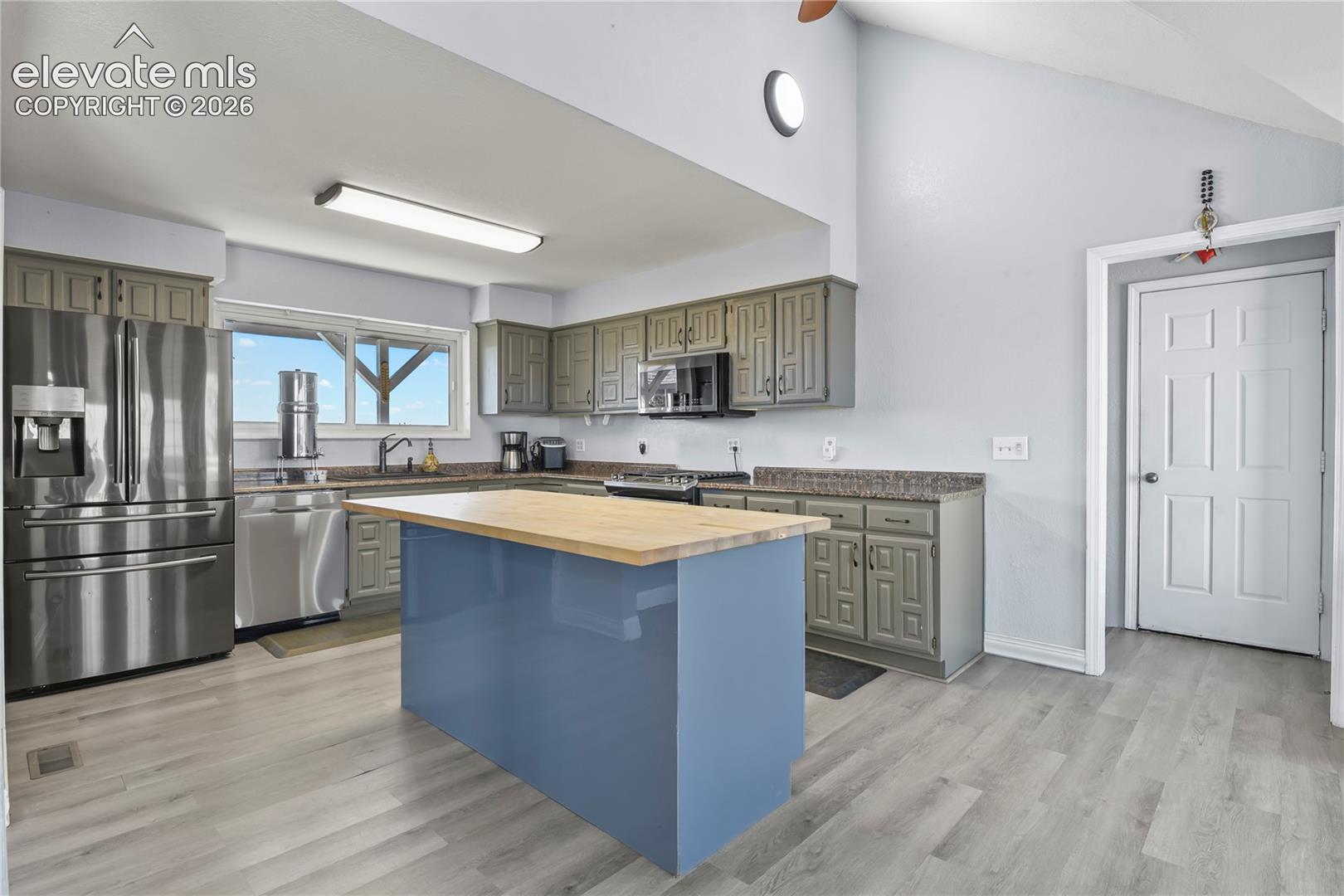 Listing photo 8 for 13550 Whistling Hills Lane