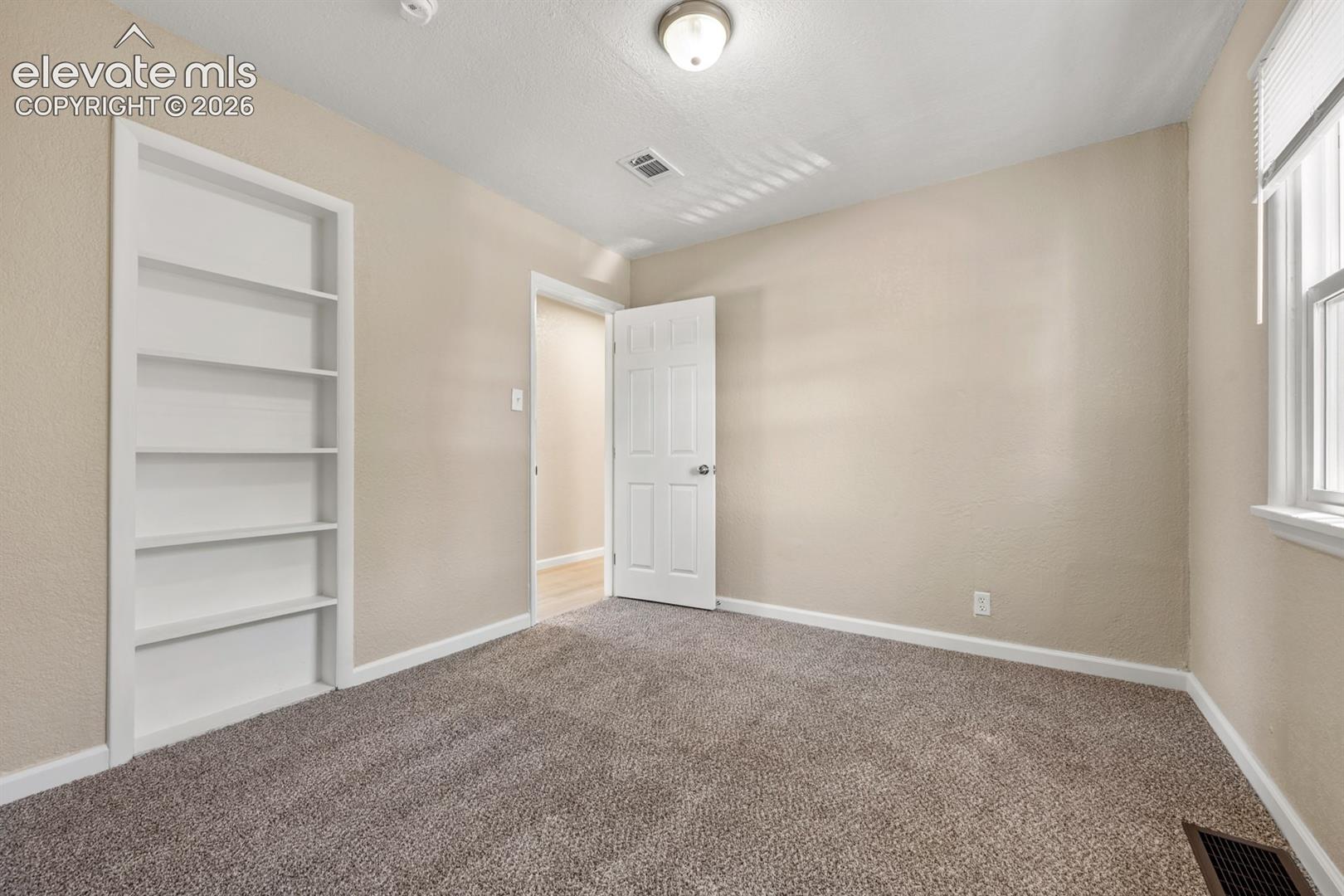 Listing photo 17 for 2102 W 29th Street