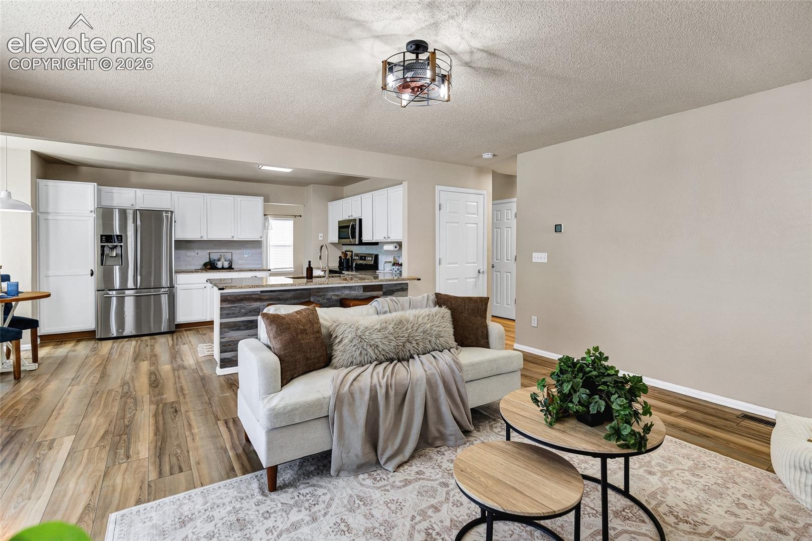 Listing photo 13 for 848 Regent Court