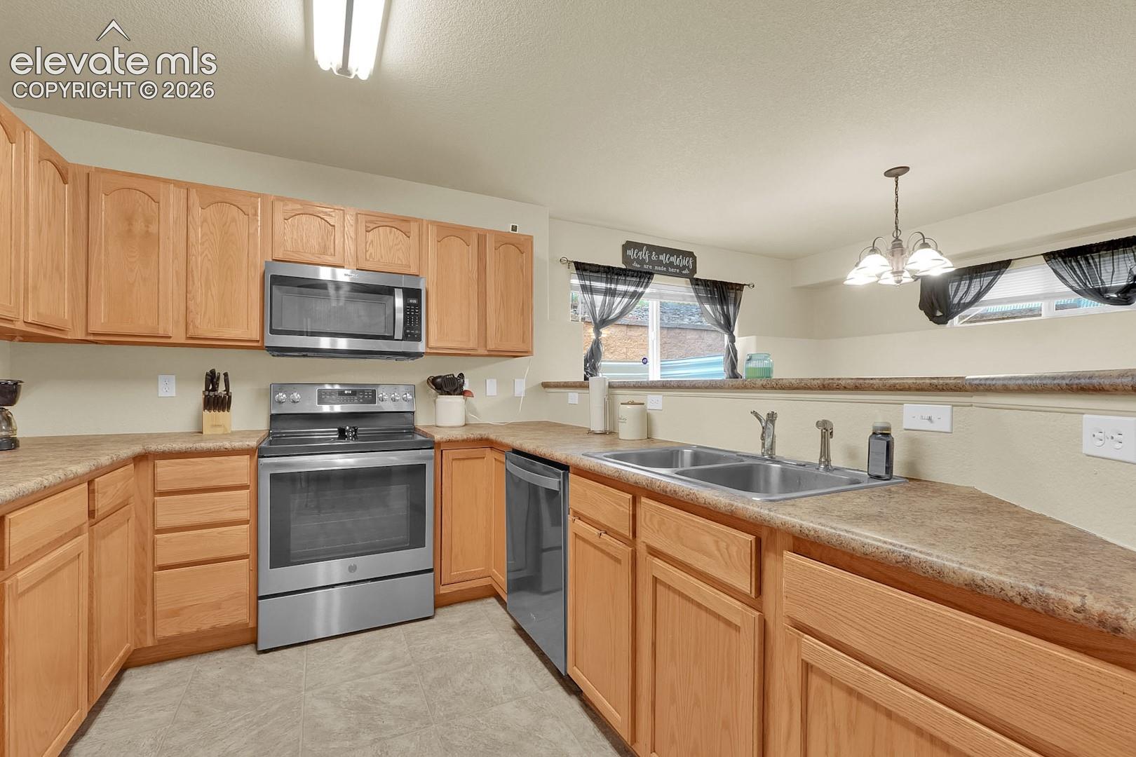 2280 La Salle Street, photo 2