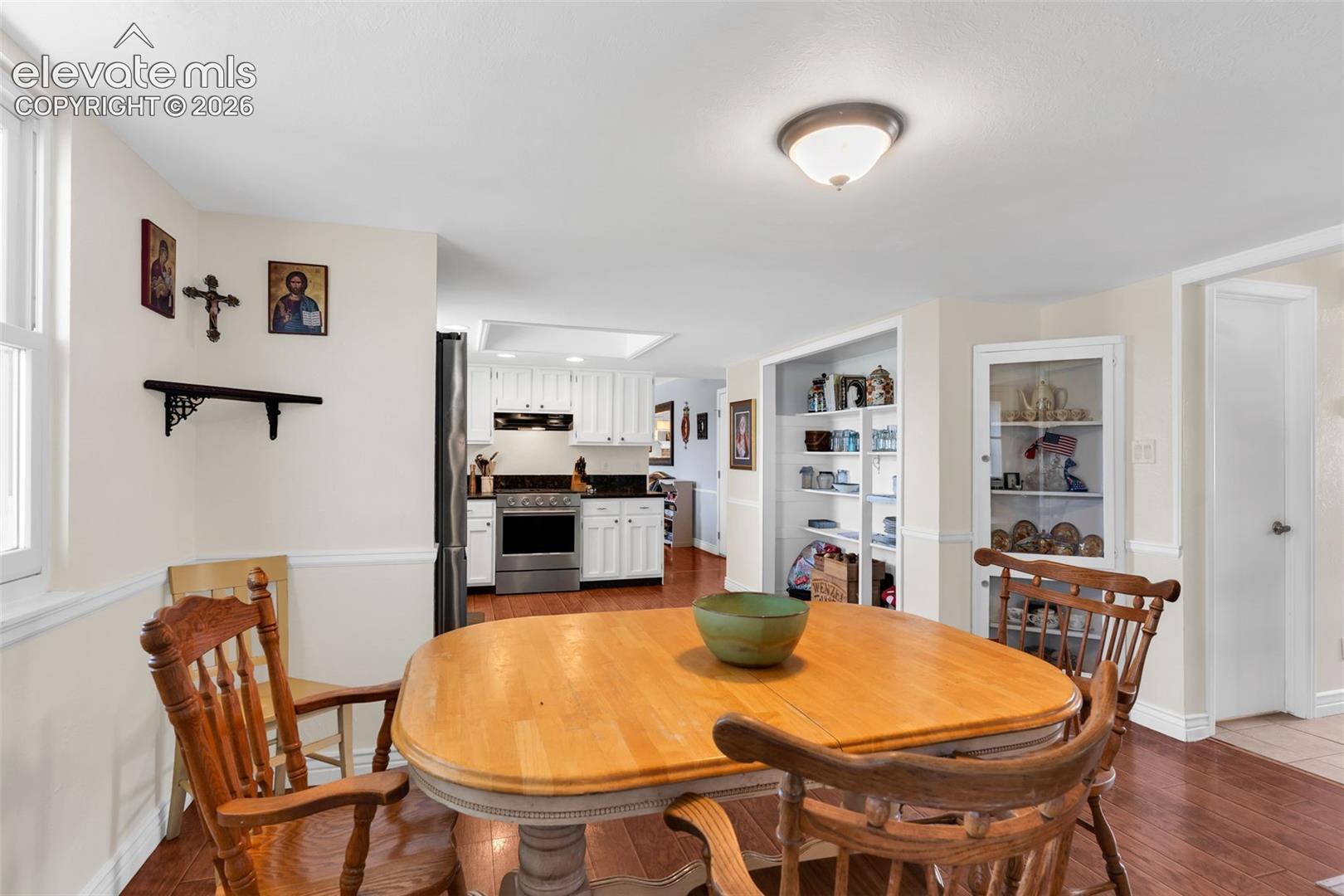 Listing photo 9 for 1004 Ridgeview Place