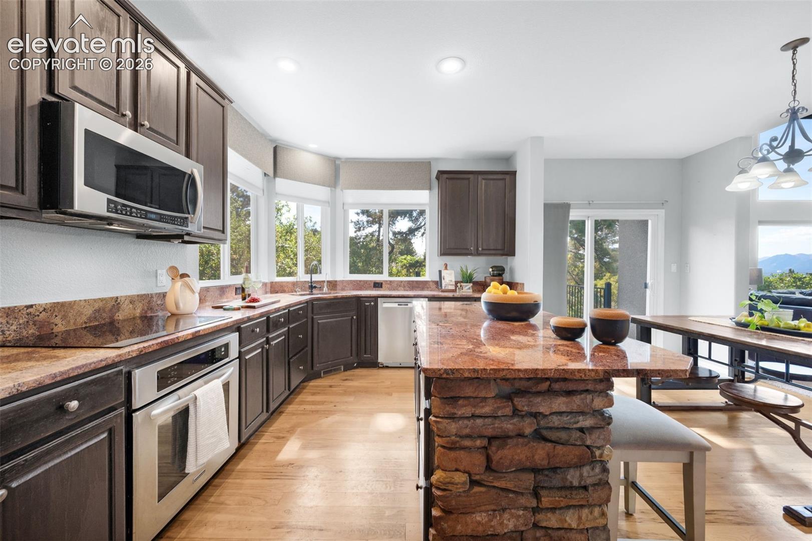 Listing photo 15 for 1605 Capadaro Court