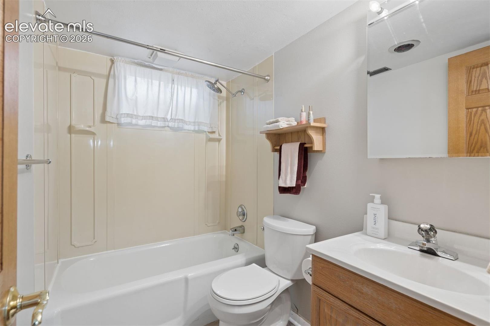 Listing photo 27 for 408 Elmwood Drive