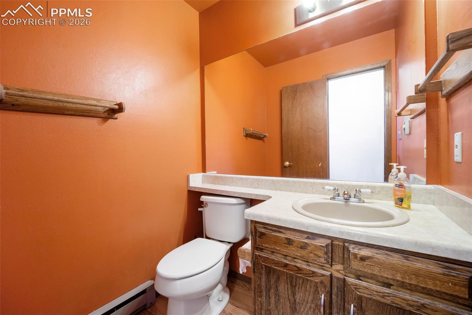 Listing photo 4 for 554 Manor Court C