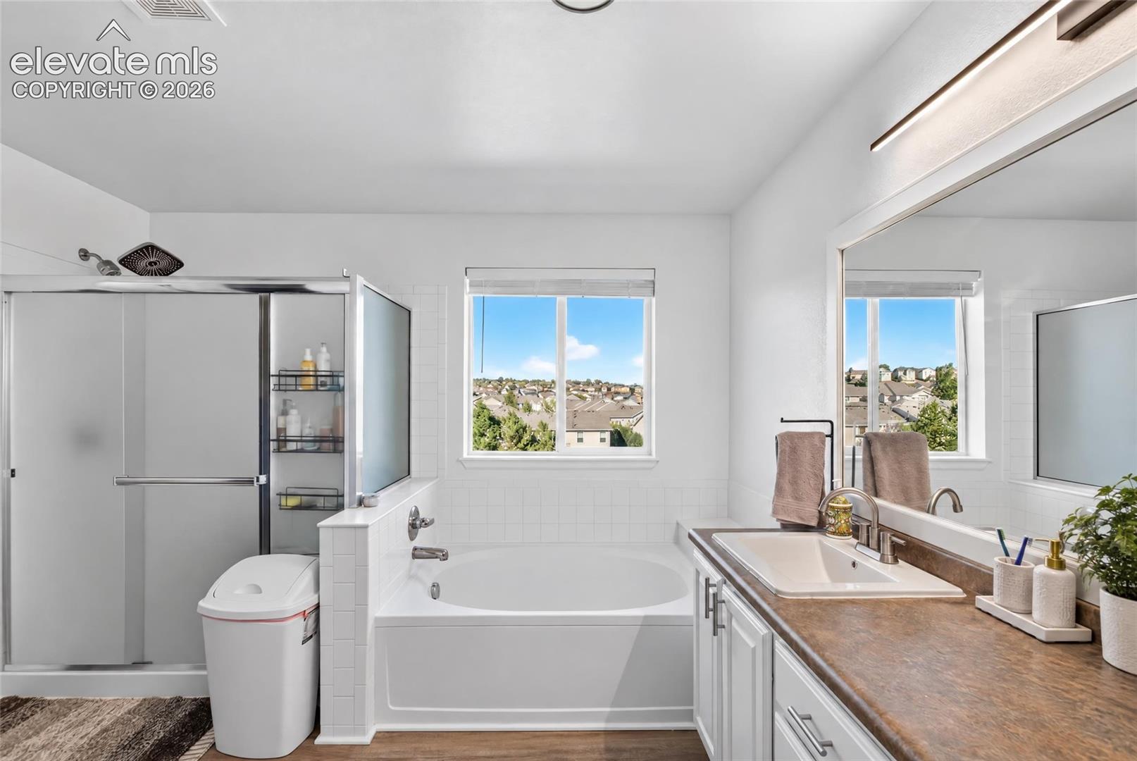 Listing photo 17 for 7490 Creekfront Drive