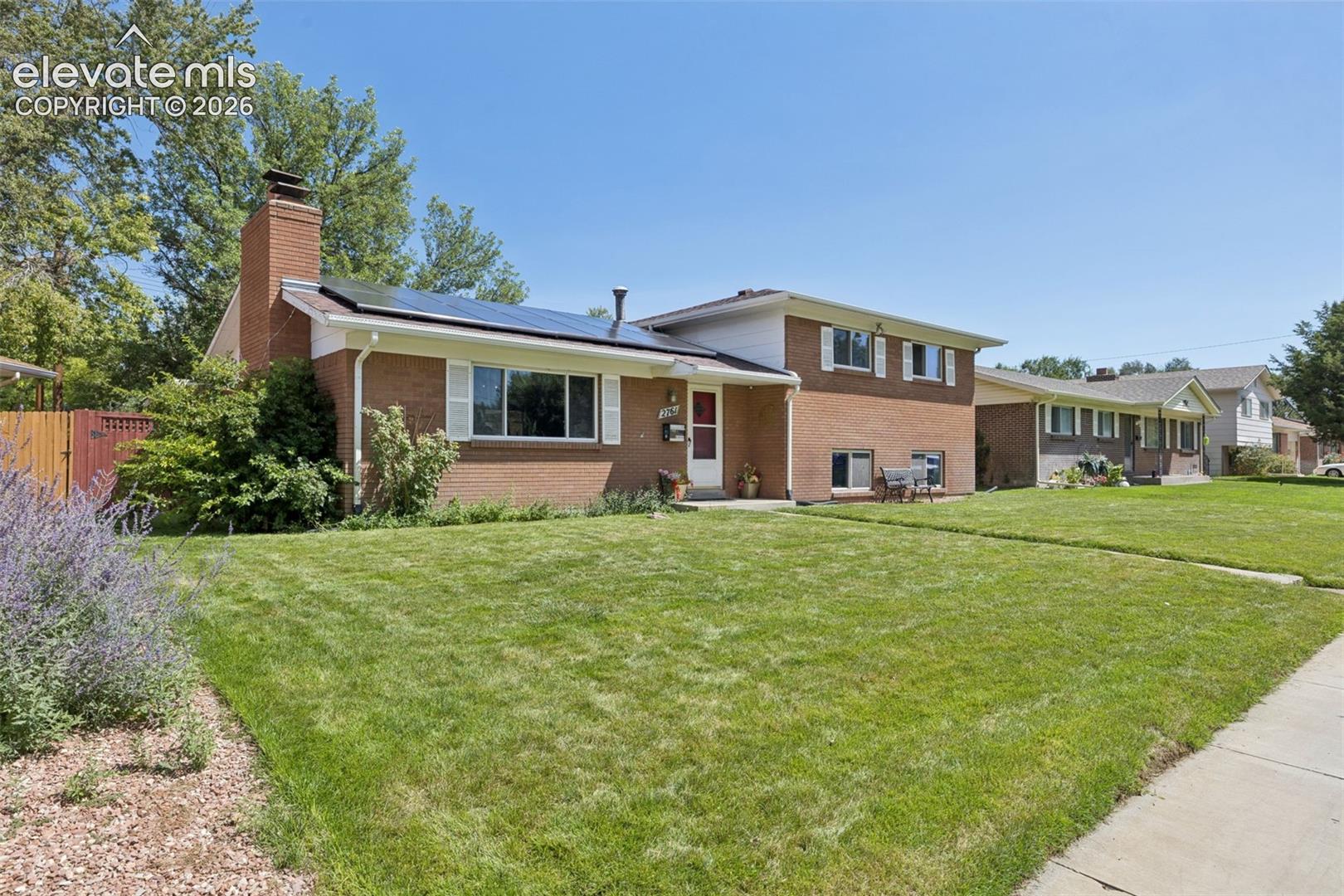Listing photo 3 for 2761 N Prospect Street
