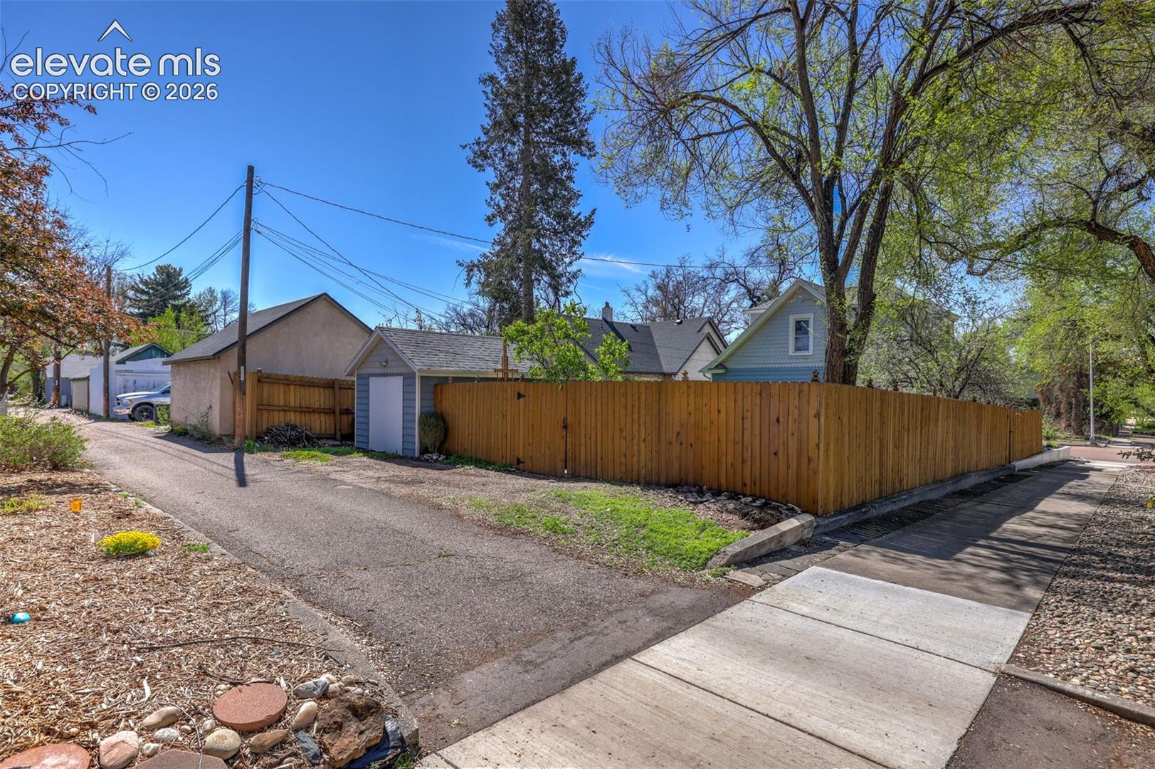Listing photo 44 for 1302 E Platte Avenue