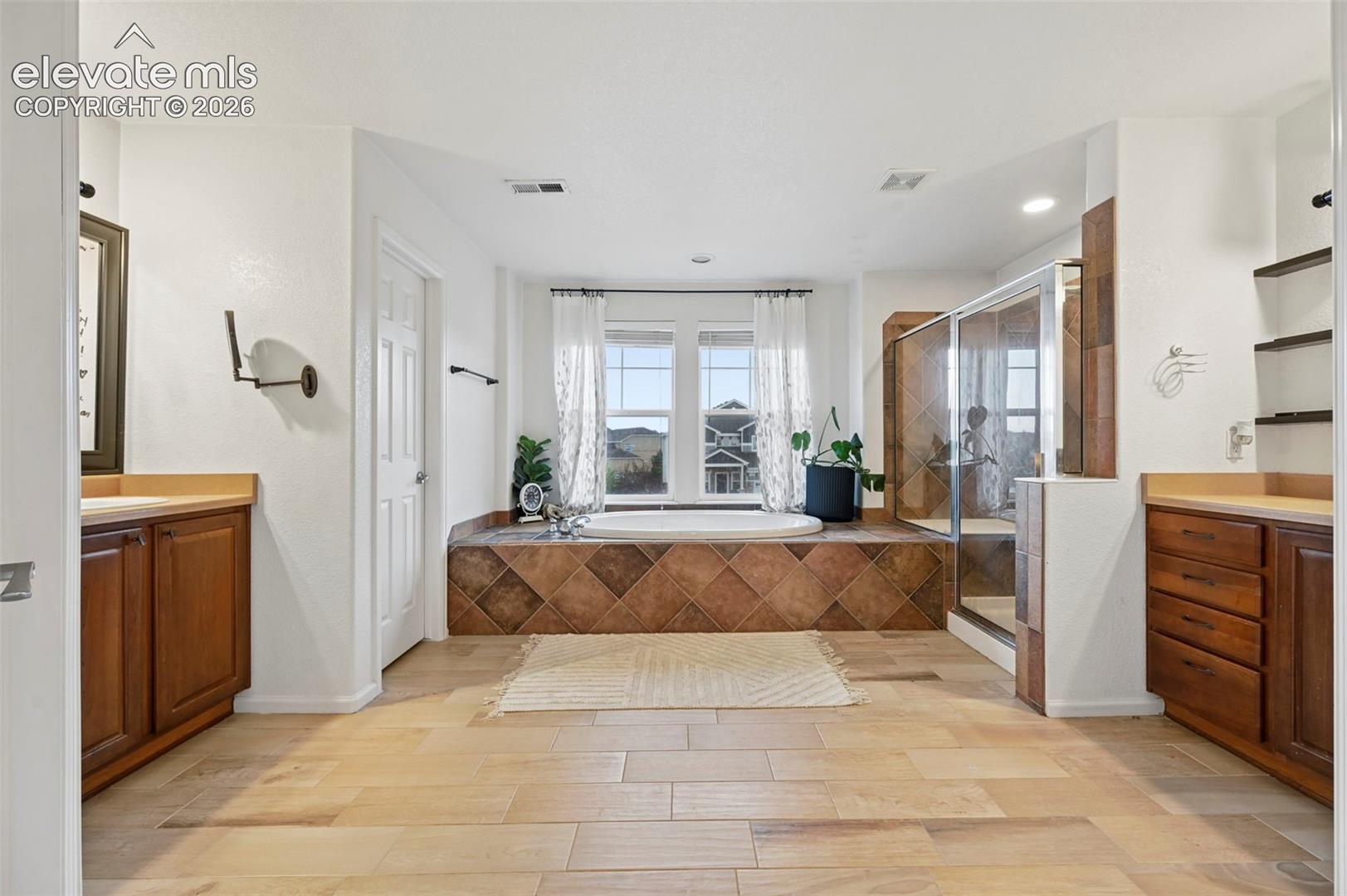 Listing photo 23 for 10813 White Sands Court
