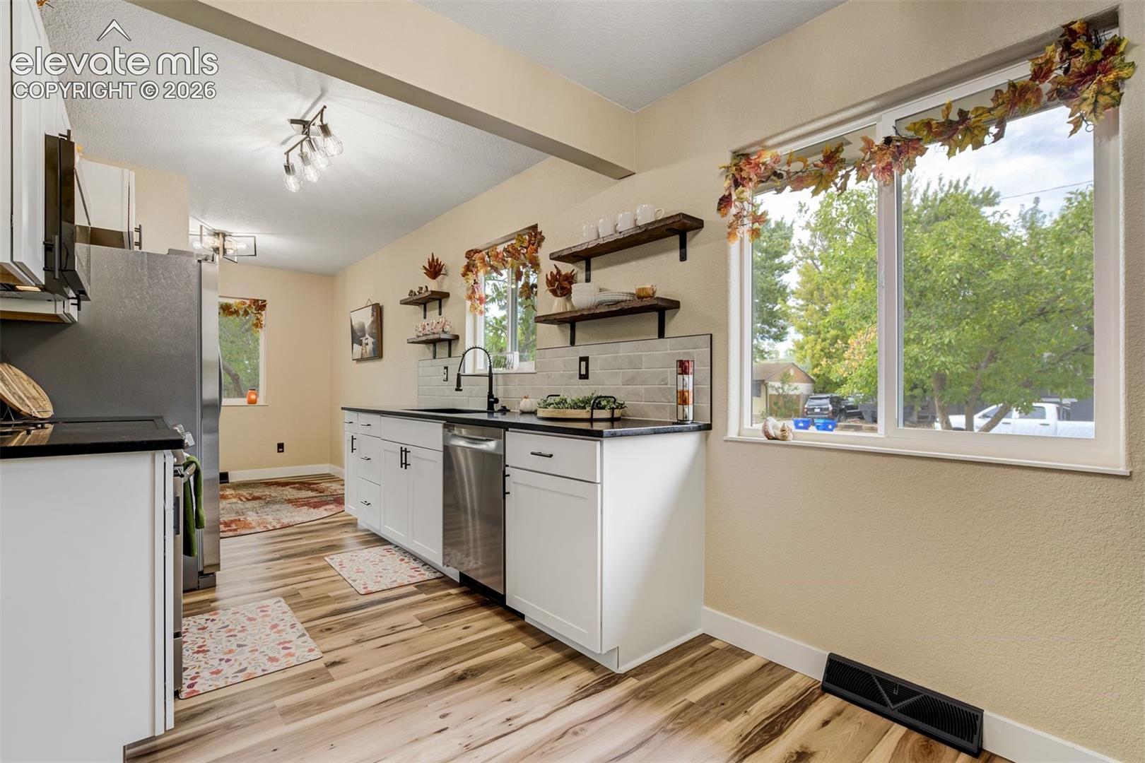 Listing photo 17 for 1730 Auburn Drive