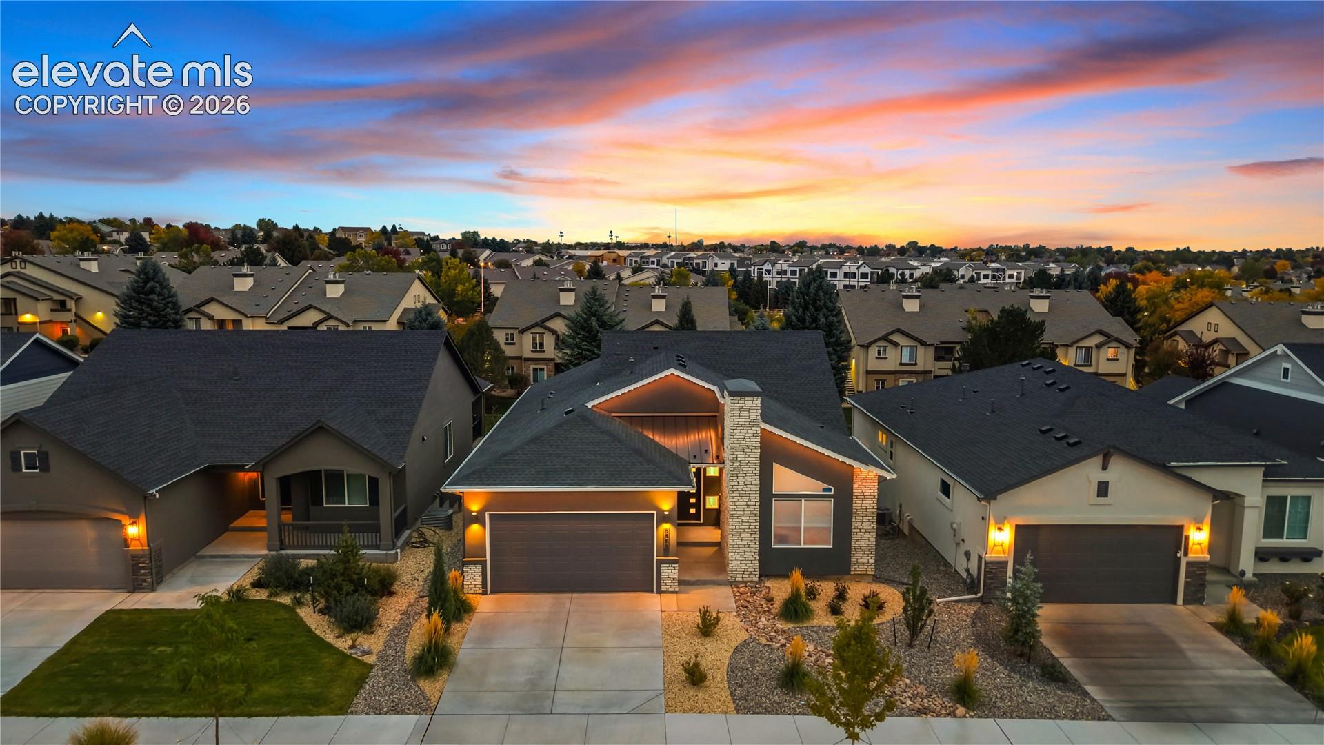 Listing photo 5 for 6575 Vistancia Avenue