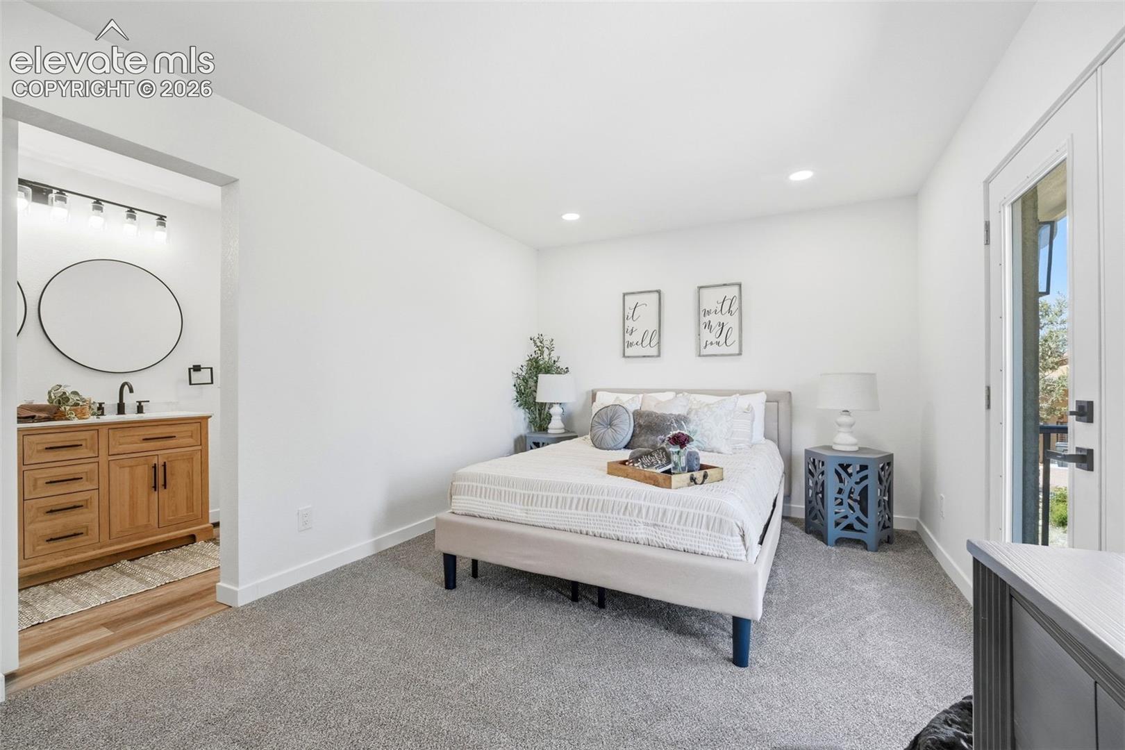 Listing photo 10 for 1361 S Tonalea Drive