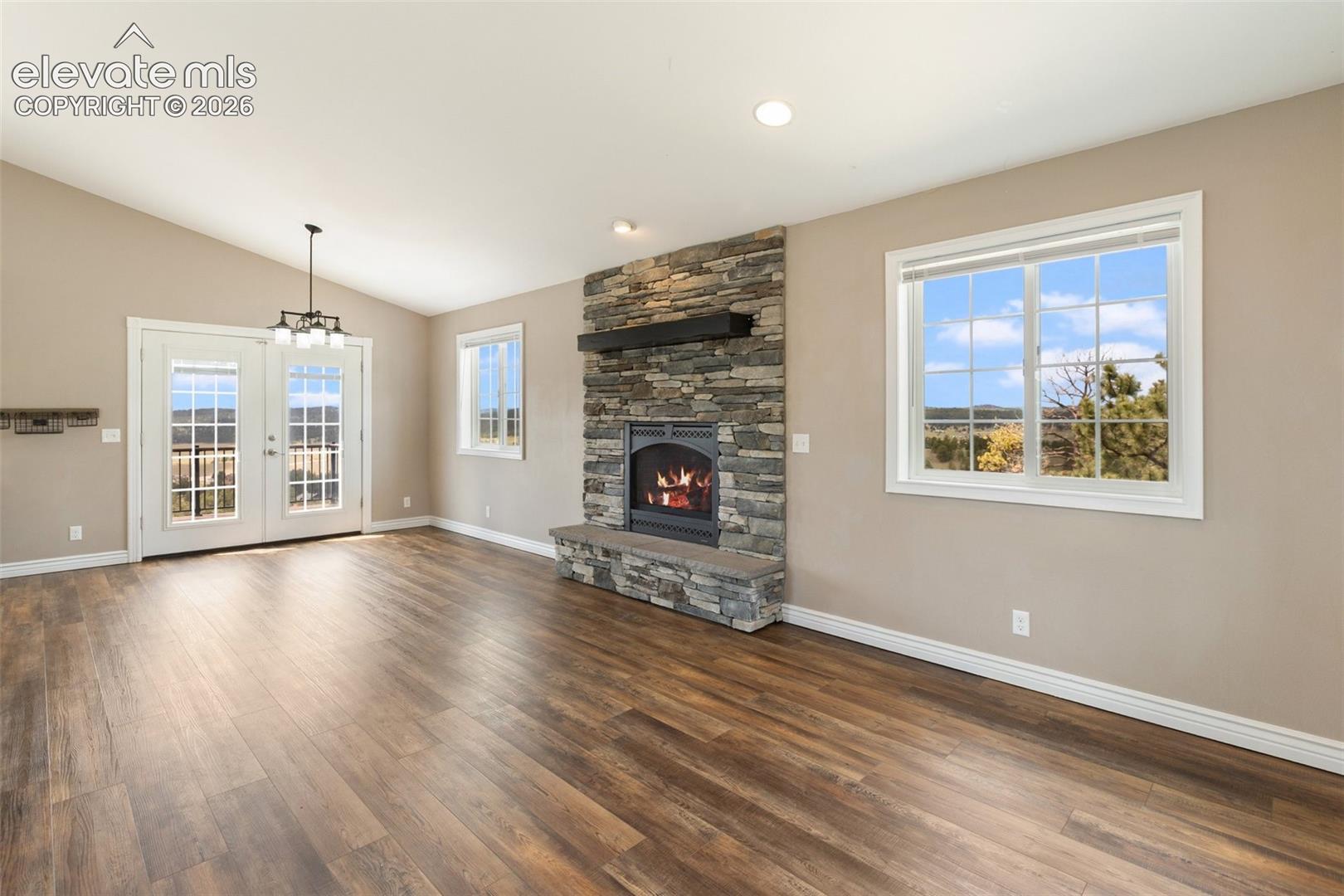 Listing photo 7 for 127 Carlton Circle
