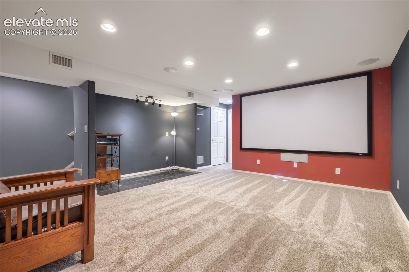 Listing photo 14 for 10149 Angeles Road