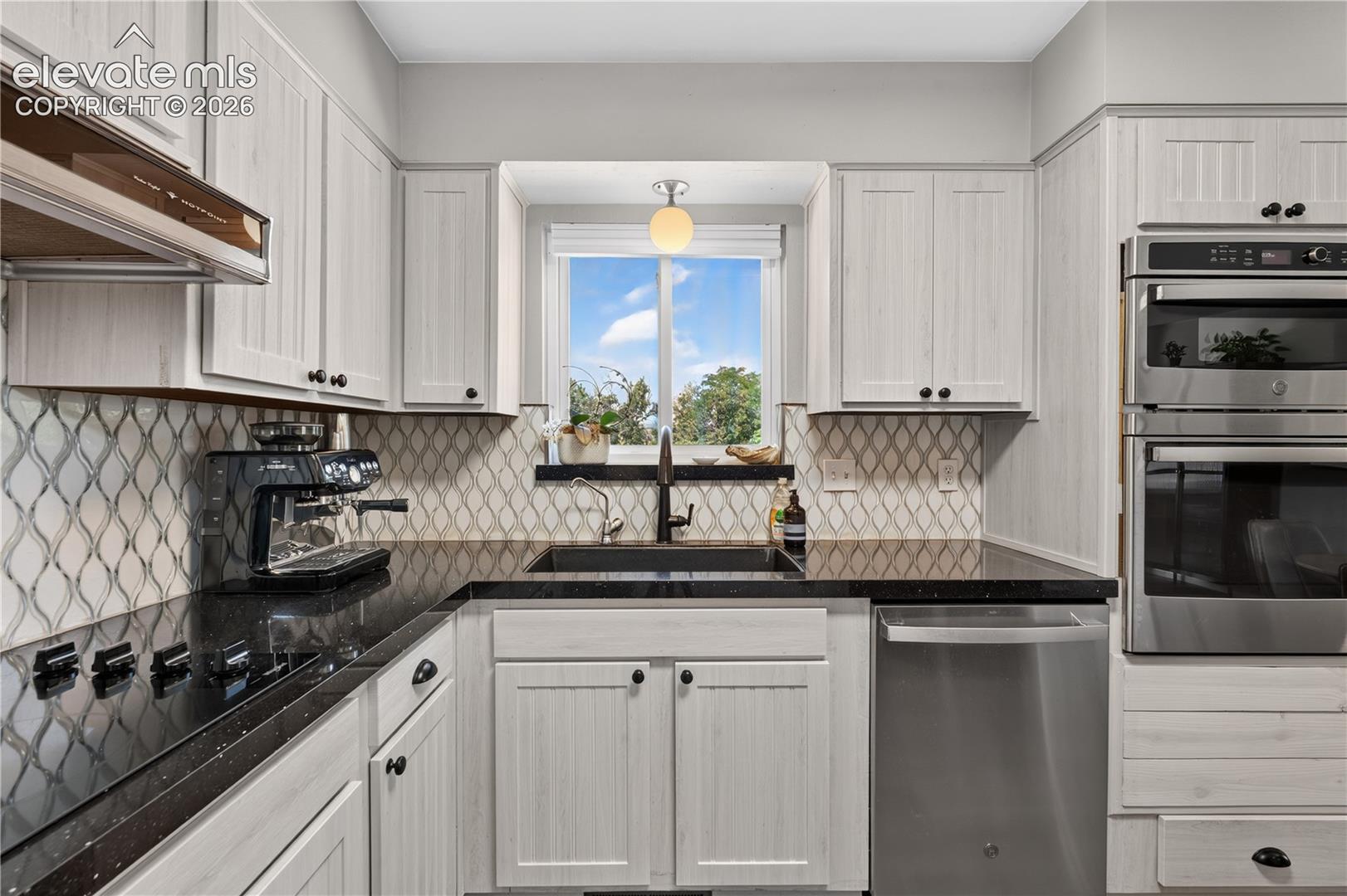 Listing photo 14 for 369 Burgess Drive