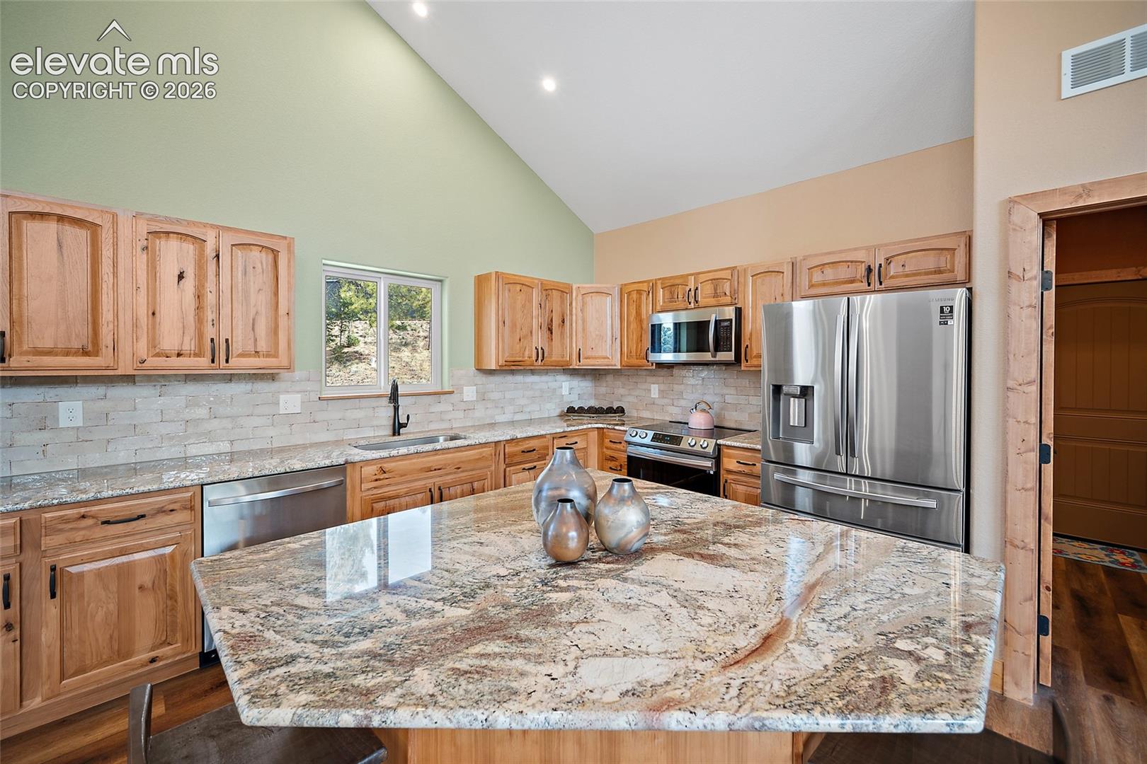 Listing photo 14 for 367 Cottonwood Lake Drive