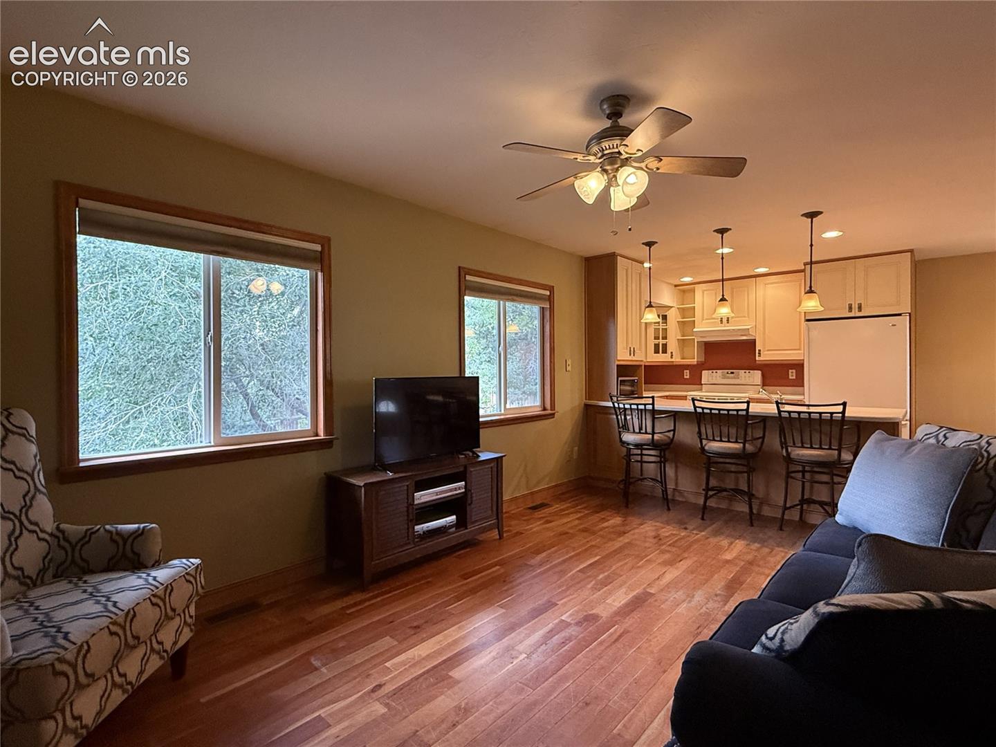 Listing photo 3 for 2023 Summerfield Drive